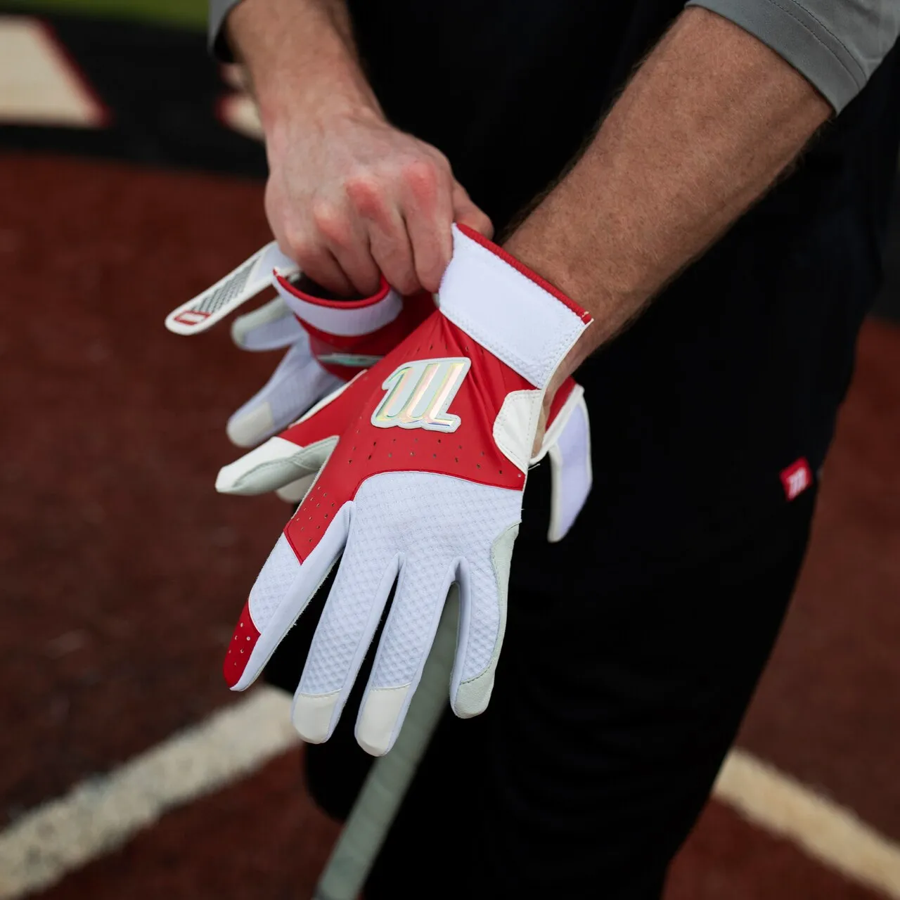 Marucci Crest Adult Batting Gloves: MBGCRST