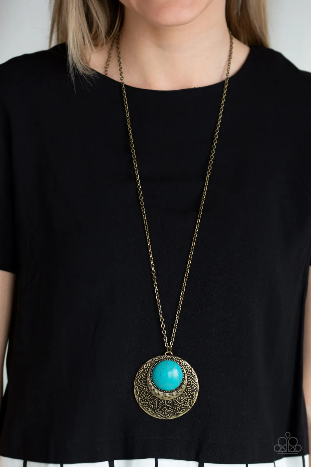 Paparazzi Medallion Meadow - Brass Blue Necklace